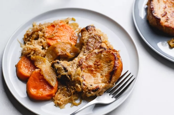 braised pork chops with sauerkraut and apples