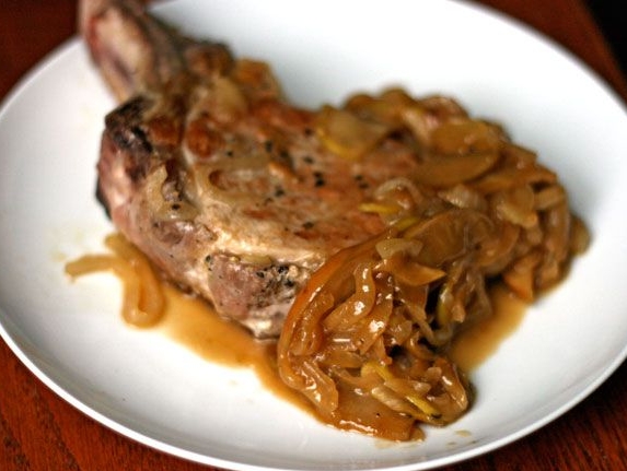 braised pork chops with onion