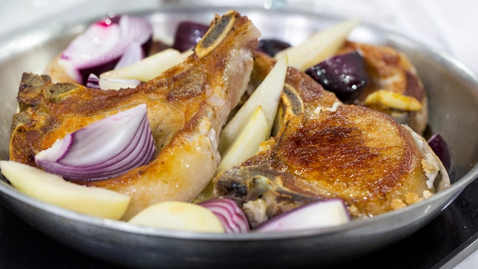 braised pork chops and onions