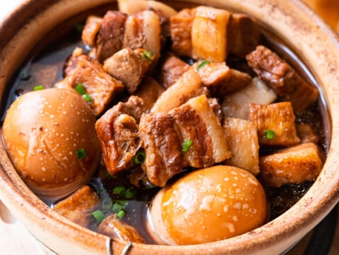 braised pork belly with tau pok