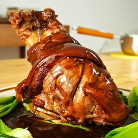 braised knuckle of pork