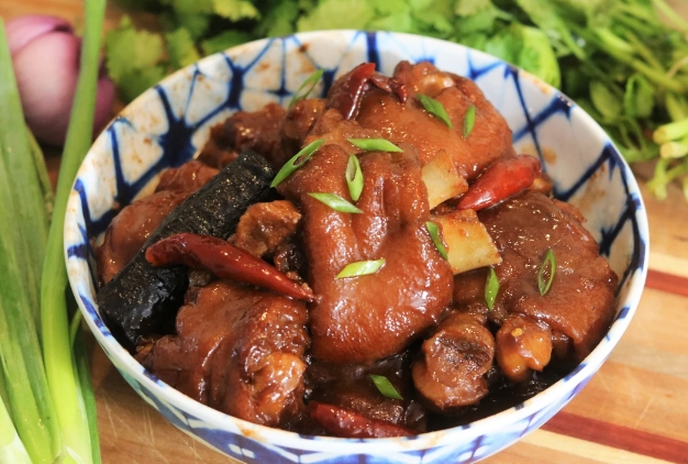 braised pork feet