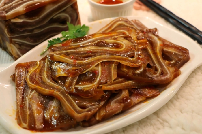 braised pork ear