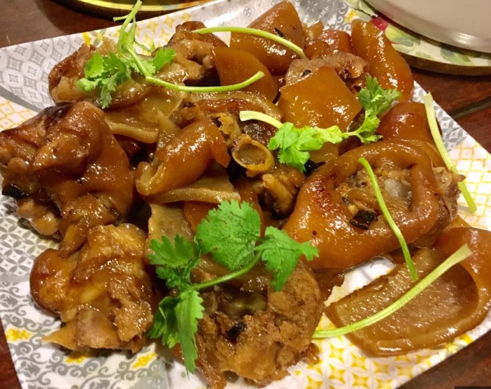 braised pork trotter