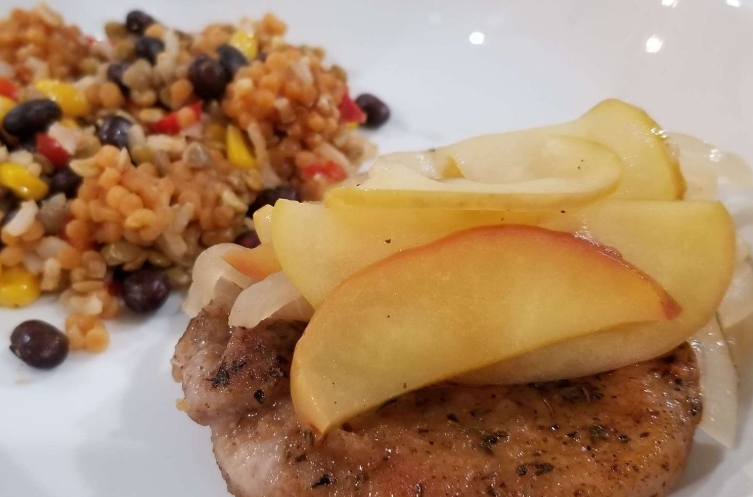 pork chops with red cabbage and apples