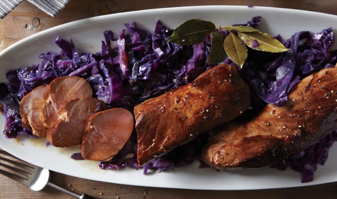 pork with red cabbage and apples